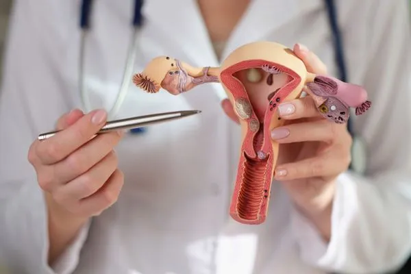 Nên đến gặp bác sĩ để điều trị tình trạng ngứa do bệnh phụ khoa