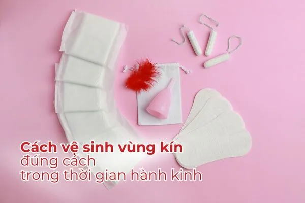 Cách vệ sinh vùng kín đúng cách trong thời gian hành kinh là thay băng vệ sinh thường xuyên mỗi 4 giờ