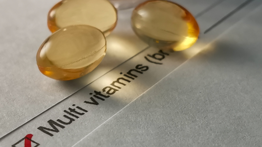 CÓ NÊN BỔ SUNG MULTIVITAMIN CHO TRẺ KHÔNG?