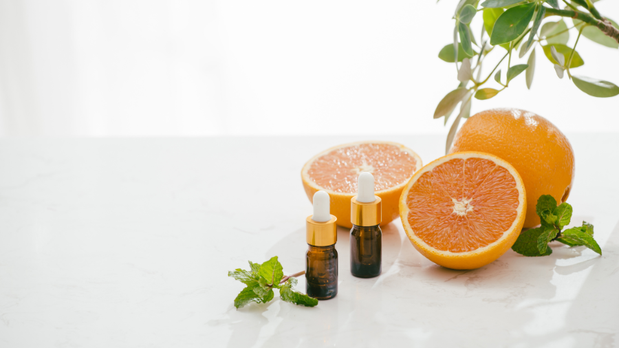 Việc bổ sung vitamin C giúp kích thích sản sinh collagen, làm chậm quá trình lão hóa da