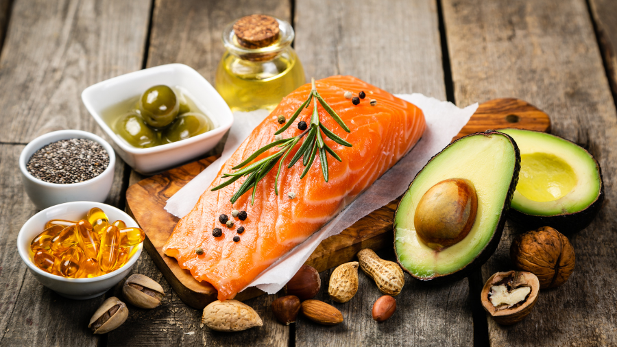 Các loại cá và dầu thực vật rất giàu axit béo không no là một loại chất béo có lợi cho tim
